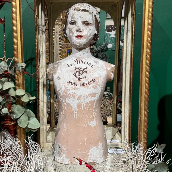 Antiguo maniquí de los años 40