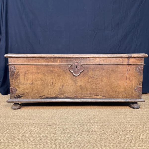 Arcón antiguo de madera
