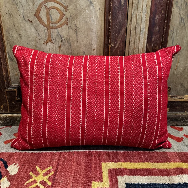 Cojín textil antiguo