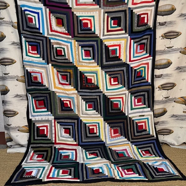 Colcha de patchwork artesanal años 80 restaurada