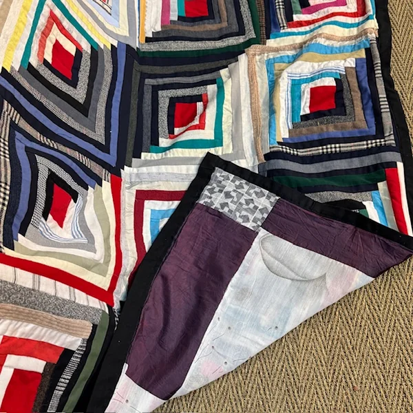 Colcha de patchwork artesanal años 80 restaurada - Imagen 4