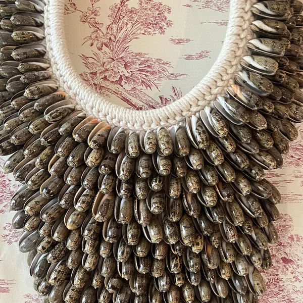 Collar étnico antiguo de conchas - Imagen 3