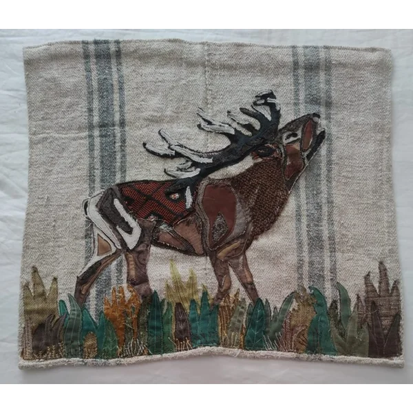 Cuadro Textil de Ciervo “Brama en Otoño” – Obra de Pili Iglesias