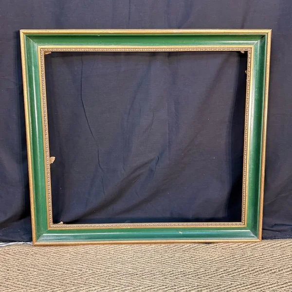 Marco de madera verde con filete dorado interior
