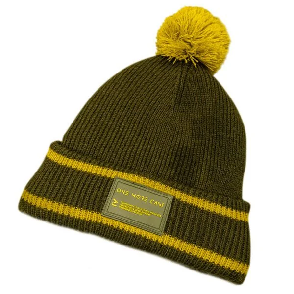 One More Cast Gorro Bobble Verde-Mostaza