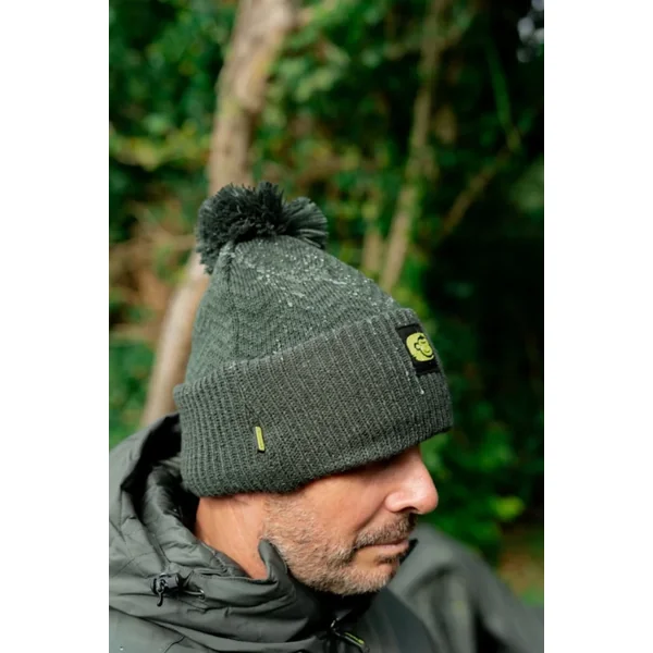RidgeMonkey APEarel ThermaPro Gorro Impermeable con Pompon Verde - Imagen 3